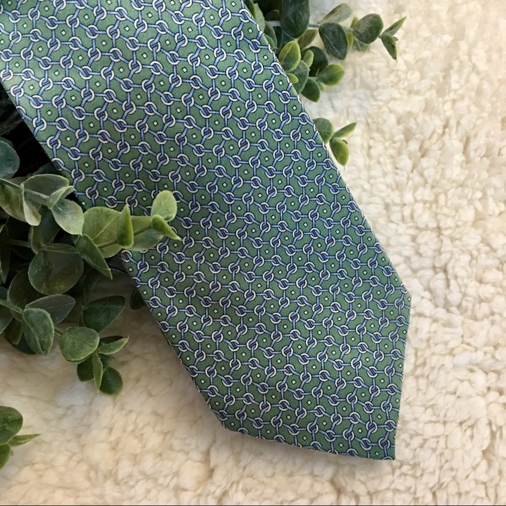 Burma Bibas Tie
